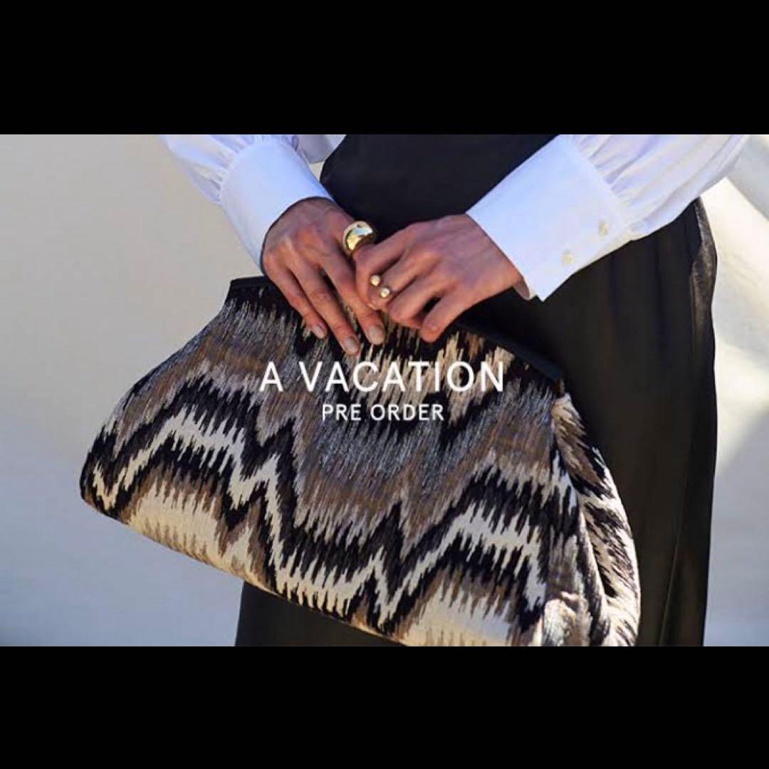 avacation アヴァケーション pillow shadow クラッチバッグ