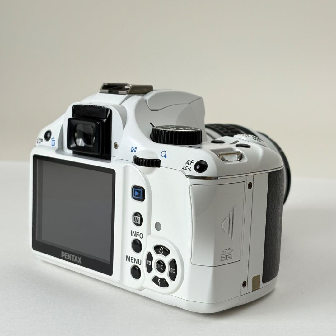 PENTAX K-x 18-55mm 標準レンズセット　白　070