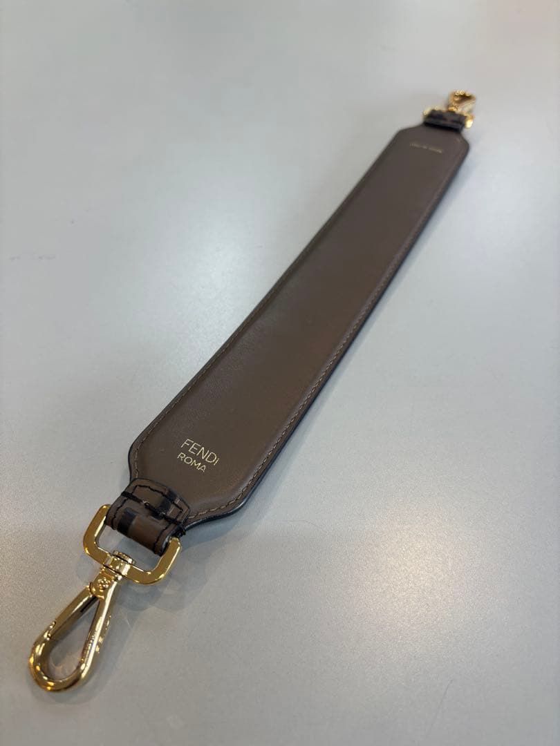 美品　Fendi ミニストラップユー　カーフレザー　ズッカ柄