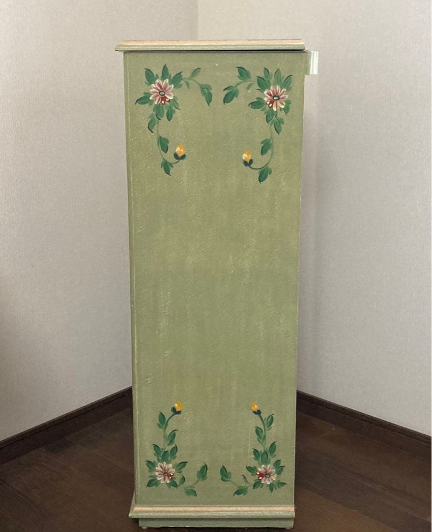 トールペイントの収納チェスト 鏡付き