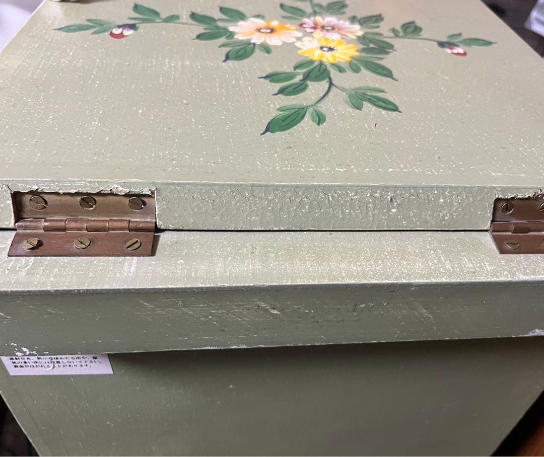 トールペイントの収納チェスト 鏡付き