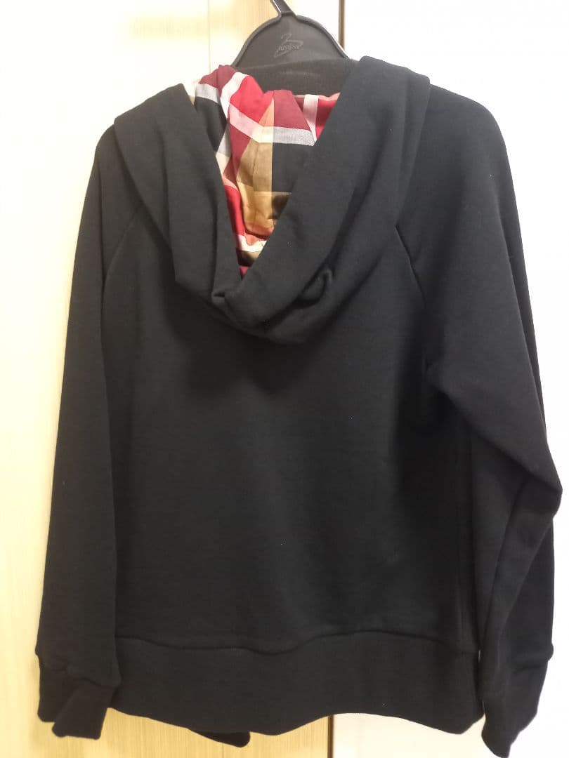 【新品】フード付きパーカー 黒