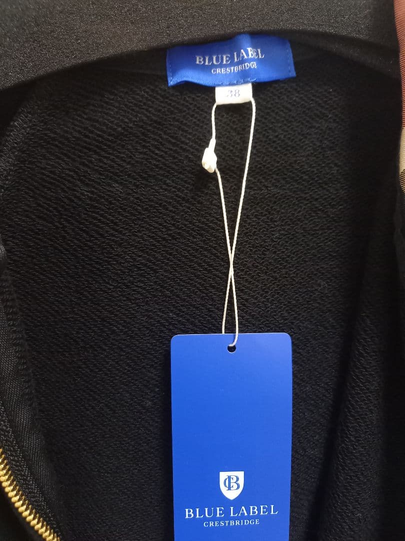 【新品】フード付きパーカー 黒