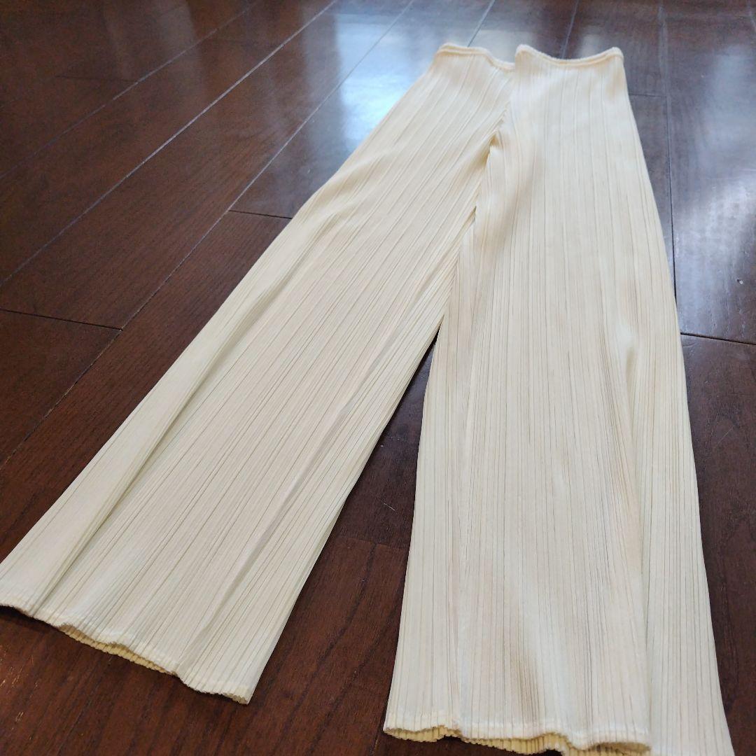プリーツプリーズISSAY MIYAKE　 オフホワイト　パンツ size１