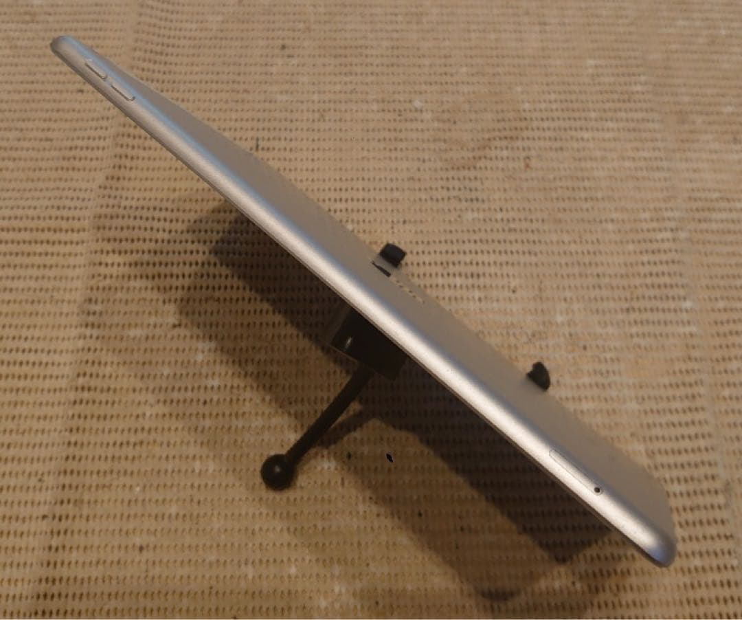 完動品SIMフリーiPad第8世代(A2429)本体32GB送料込MQ1KN