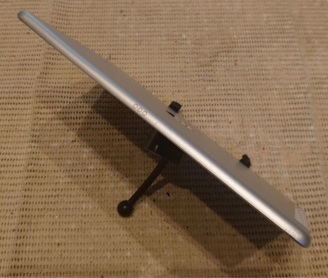 完動品SIMフリーiPad第8世代(A2429)本体32GB送料込MQ1KN