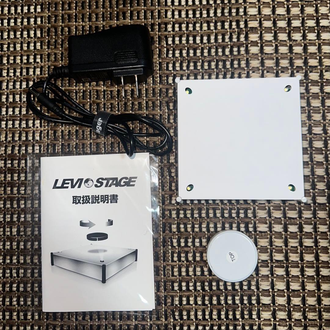 次世代ディスプレイスタンド LEVISTAGE レビステージ　ホワイト