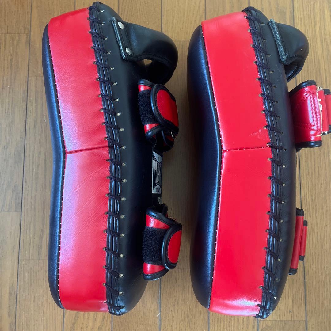 THAISMAI キックミット M 黒/赤