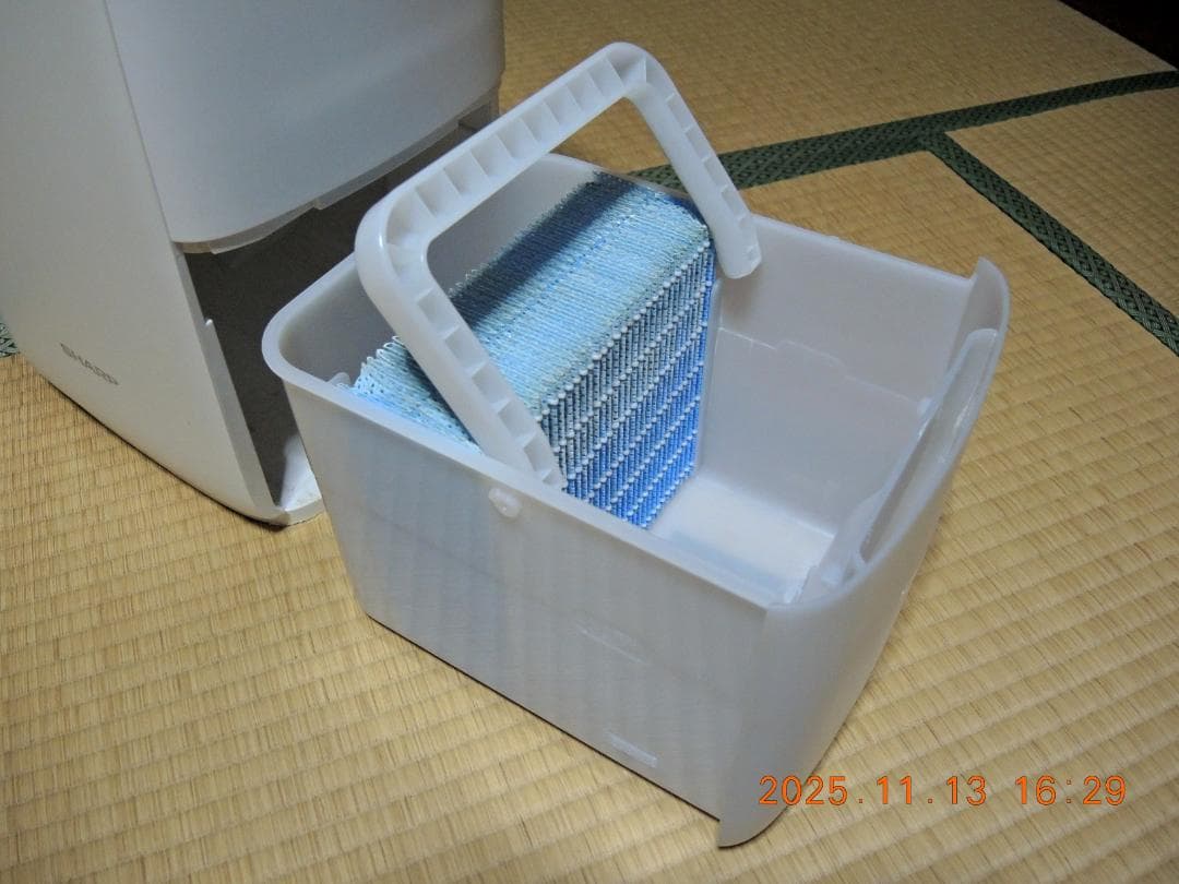 SHARP 加熱気化式加湿器 HV-R55-W・プラズマクラスター7000付