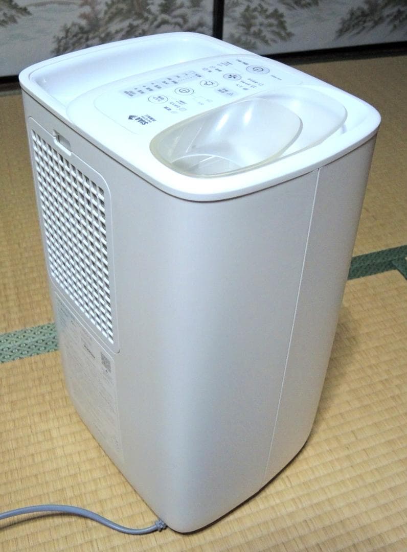 SHARP 加熱気化式加湿器 HV-R55-W・プラズマクラスター7000付