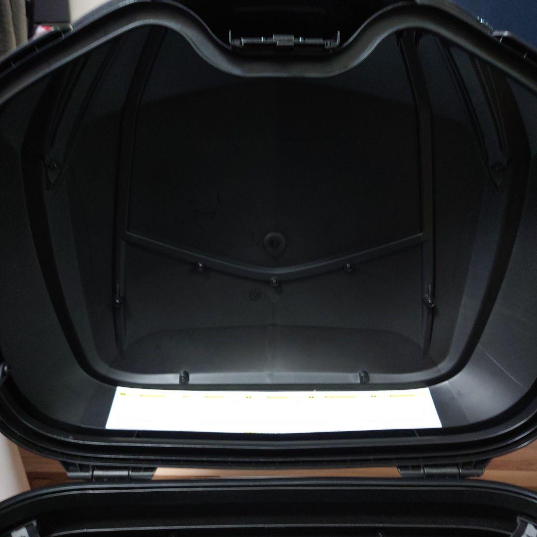 GIVI モノキートップケースV47 カーボン 美品ベース無し