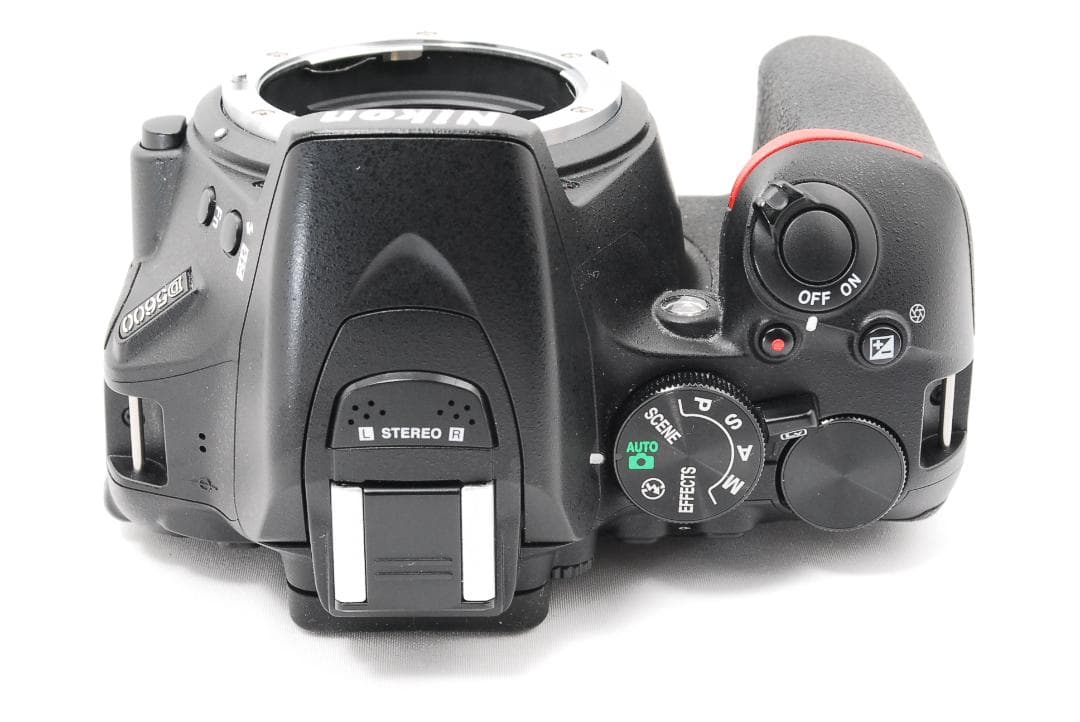 シャッター数2873回 Nikon D5600 ダブルレンズセット