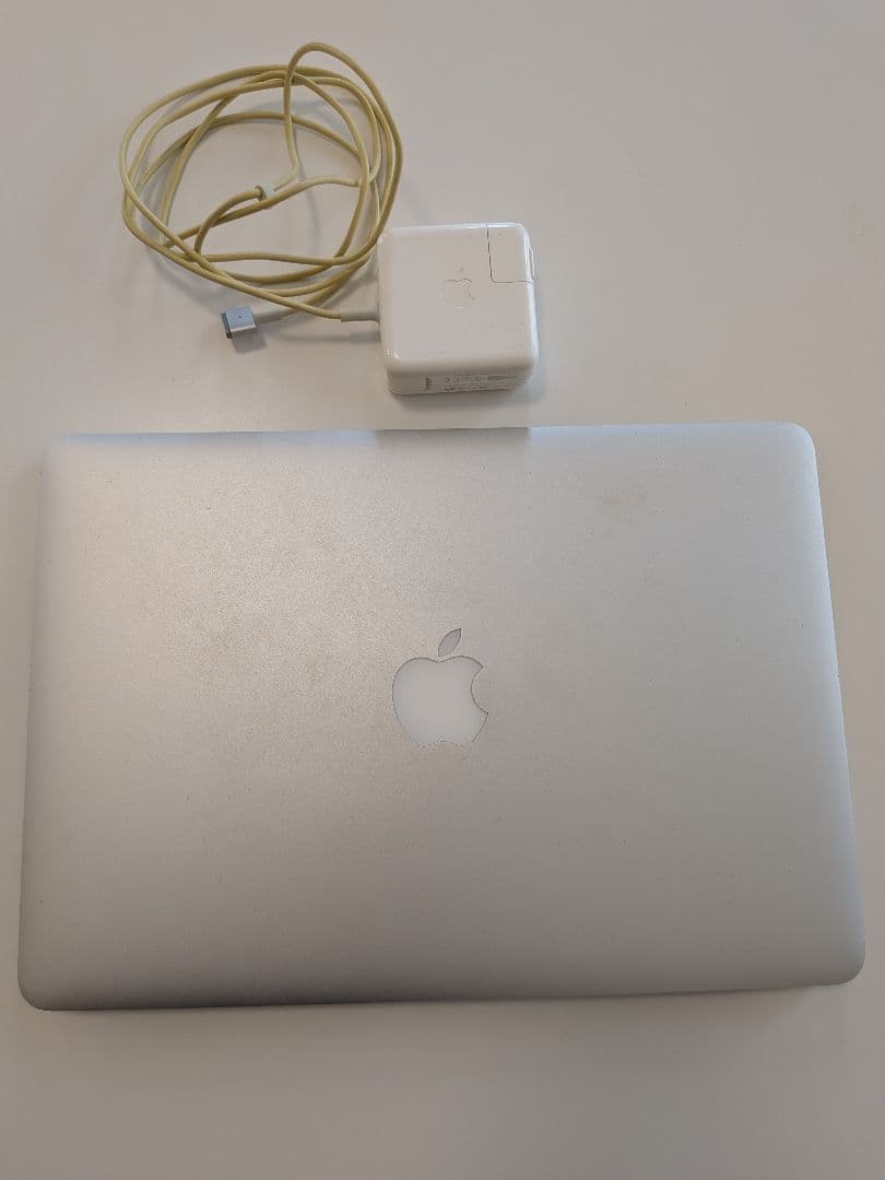 MacBook Air 13インチ Early 2015 8GB 充電209回