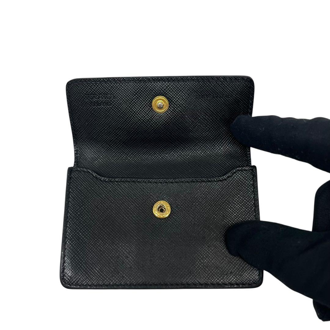 希少✨プラダ カードケース 名刺入れ サフィアーノレザー ロゴ金具 ブラック