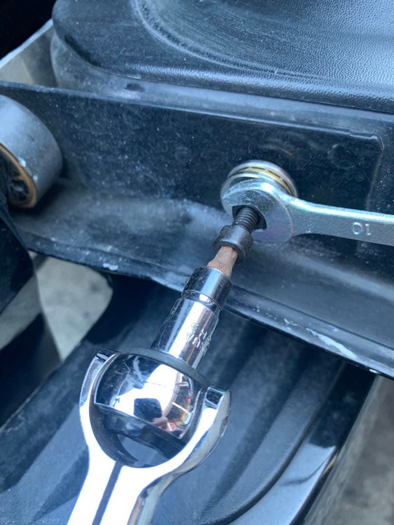 エスカレードEXT シルバラード　リアゲートダンパー取り付け金具SET