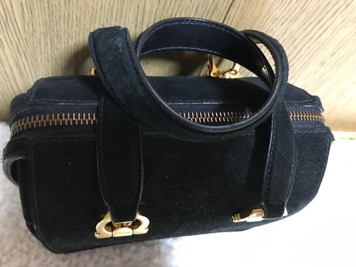 フェラガモパーティバッグ　黒ベルベット