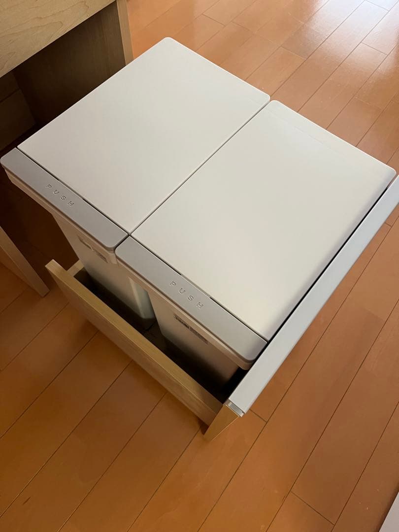 のんた　近日掲載終了！美品！ディノス　分別ゴミ箱付きすき間収納庫