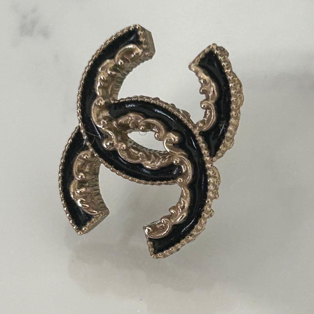 CHANEL ロゴデザイン ピアス(片耳) B13C