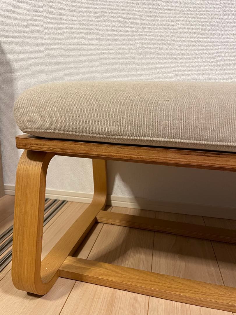 無印　リビングでもダイニングでもつかえるベンチオーク材　ベージュの布製ベンチ