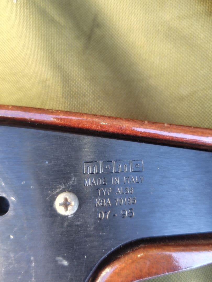 MOMO エトラ ステアリング 本体