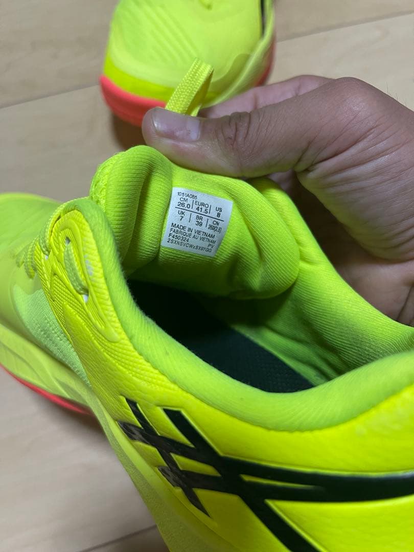 asics 蛍光イエローバレーボールシューズ