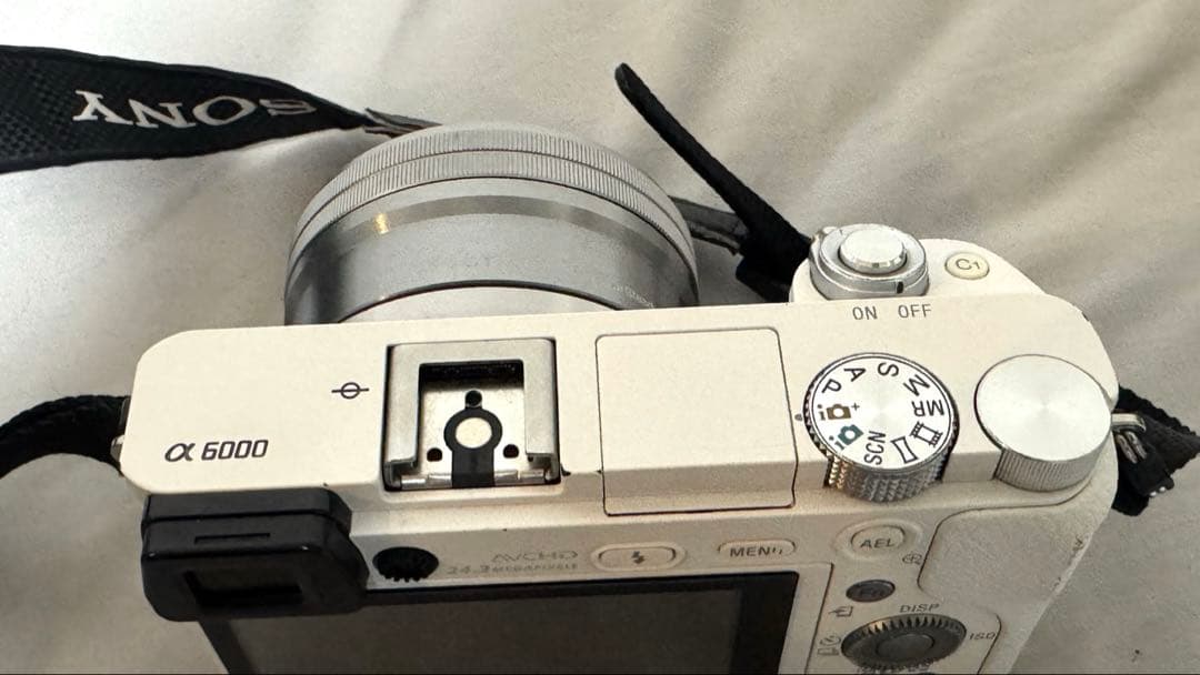 Sony α6000 ミラーレス　望遠レンズつき