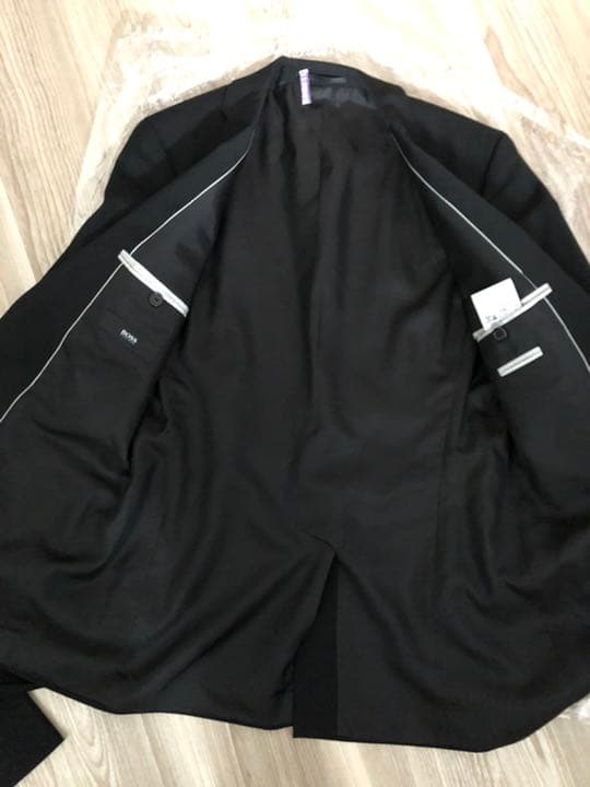 ヒューゴボス　春夏用セットアップスーツ　黒　サイズ44　Mの方