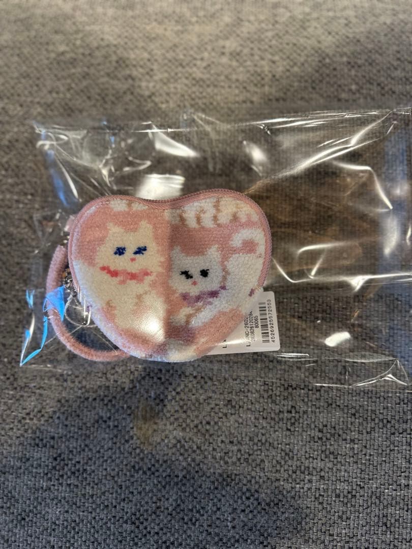 フェイラー ラブラリー LOVERARY モフモフネコチャン　　ハート型ポーチ