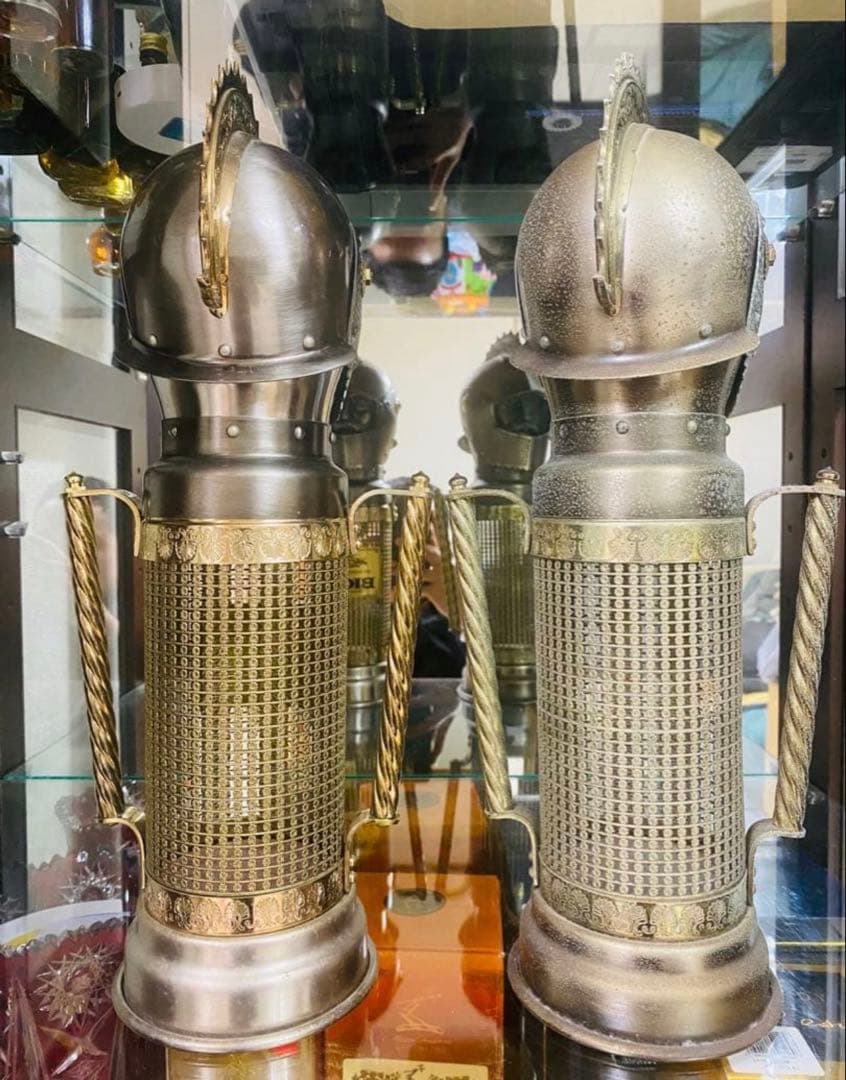 木製 車両型収納ボックスデカンター騎士の頭部デザインの装飾品 2 セット.