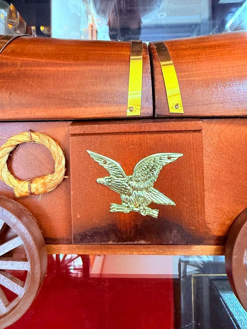 木製 車両型収納ボックスデカンター騎士の頭部デザインの装飾品 2 セット.