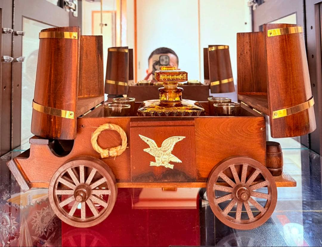 木製 車両型収納ボックスデカンター騎士の頭部デザインの装飾品 2 セット.