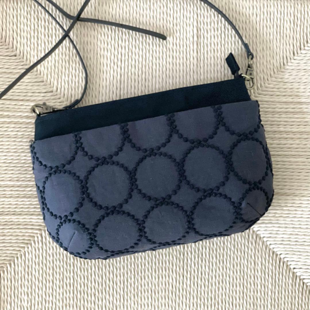 ⚮̈ミナペルホネン　tambourine charcoal ドラポケショルダー