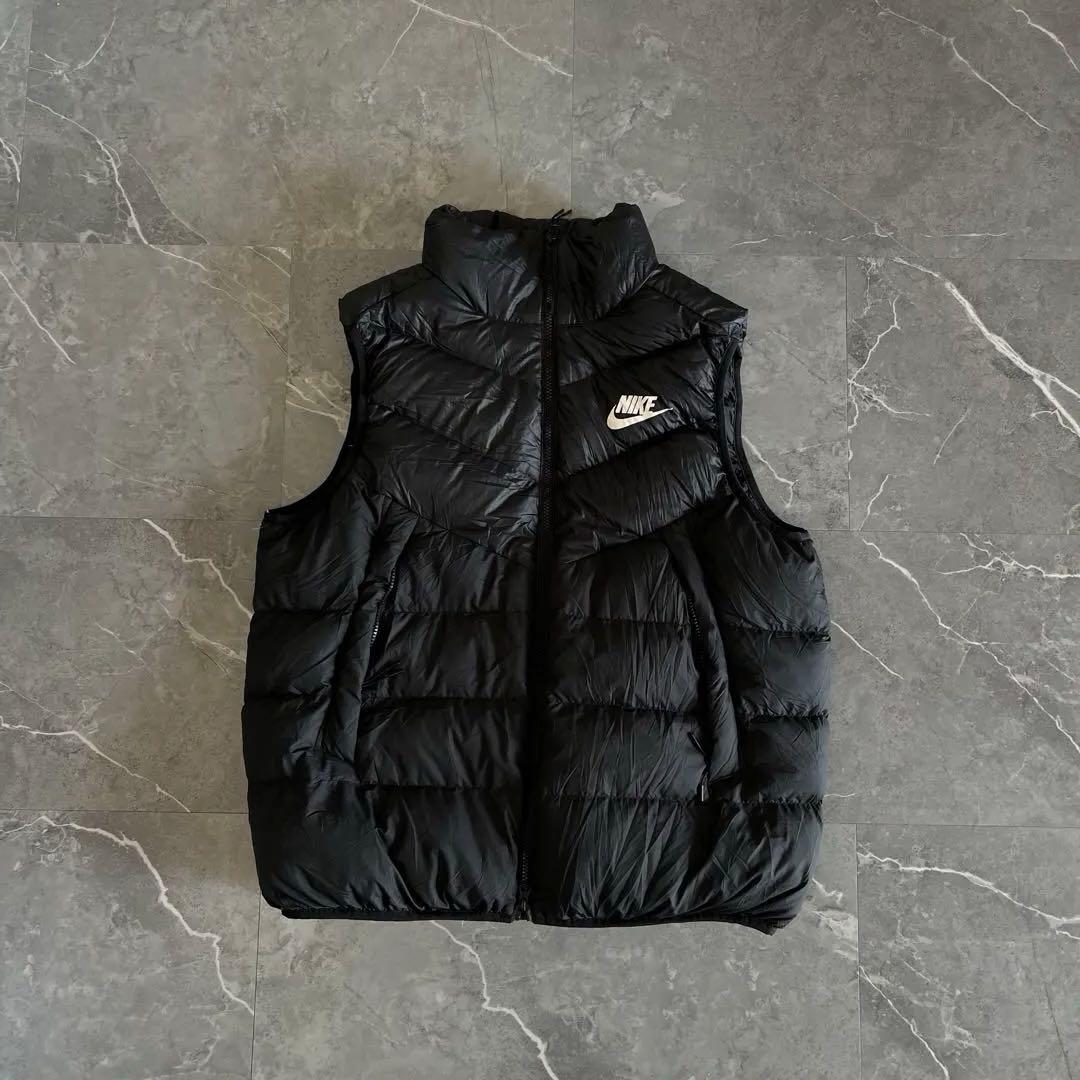 NIKE ブラック ダウンベスト スウォッシ　ワンポイントロゴ　肉厚　XL