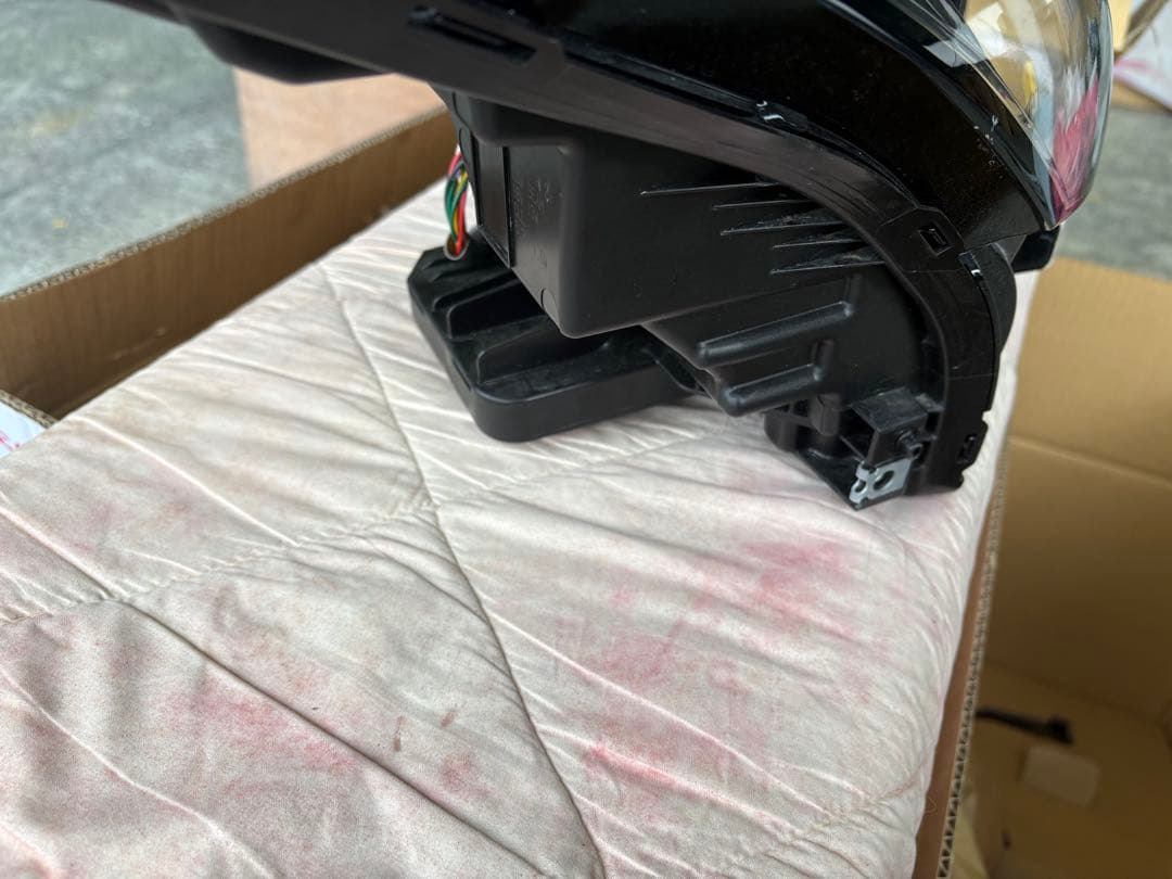 E13 ブラック ヘッドライト