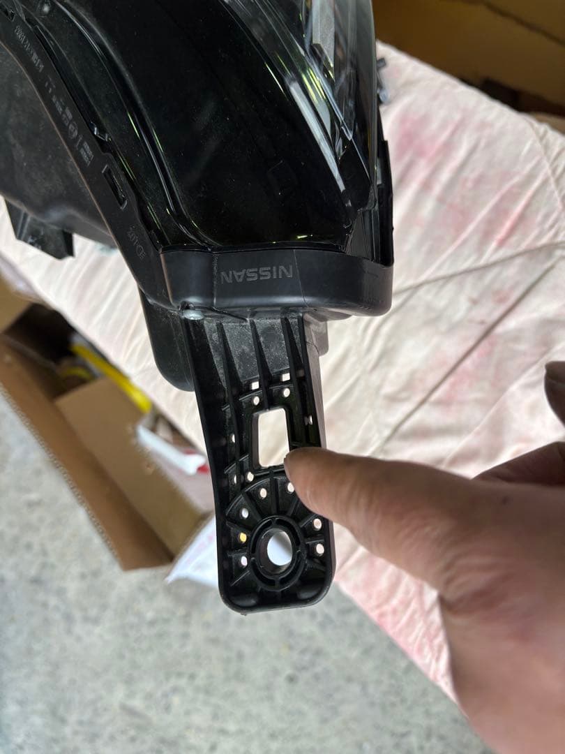 E13 ブラック ヘッドライト