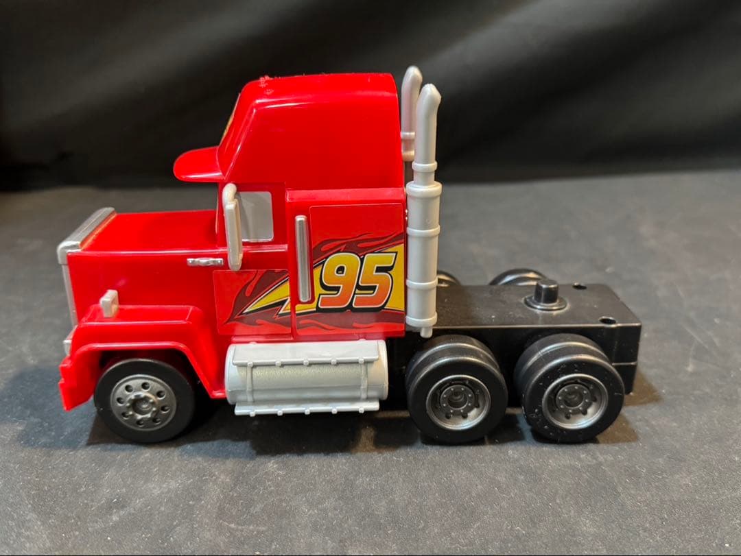 廃盤TOMICA トミカ カーズ たくさんのせよう！大きなマック（カーズ3タイプ