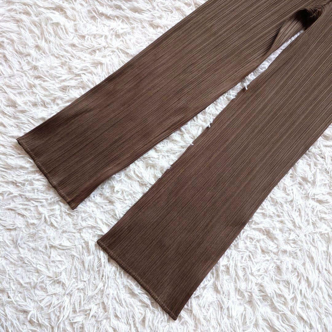 プリーツプリーズ　イッセイミヤケ　プリーツ　パンツ　伸縮性　カーキ　3　L