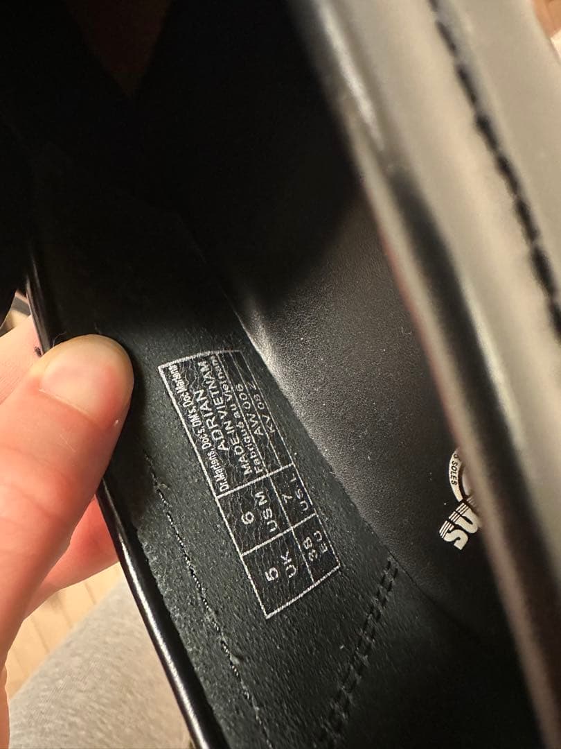 ブラックレザータッセルローファー