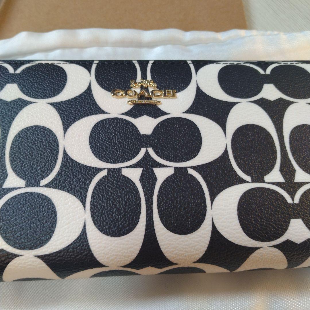 人気色COACH ロゴプリント 長財布 ブラック/ホワイト マーミー！