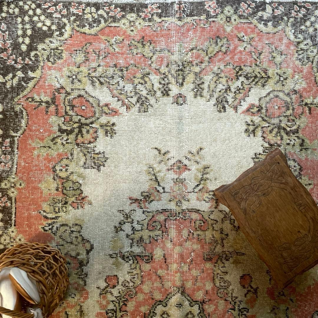 111×203くすみサーモンピンク　フローラルメダリオン　トルコヴィンテージラグ