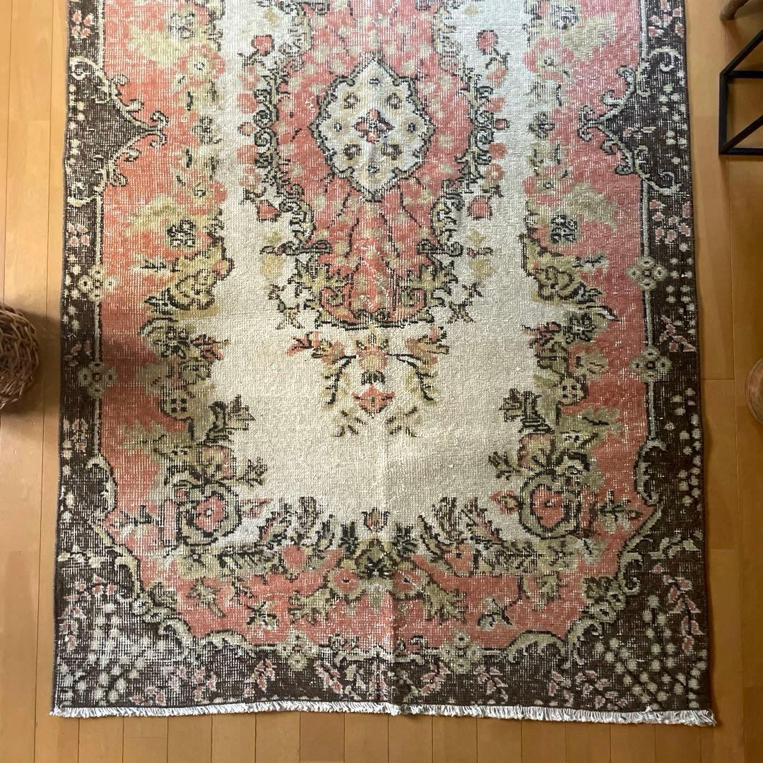 111×203くすみサーモンピンク　フローラルメダリオン　トルコヴィンテージラグ