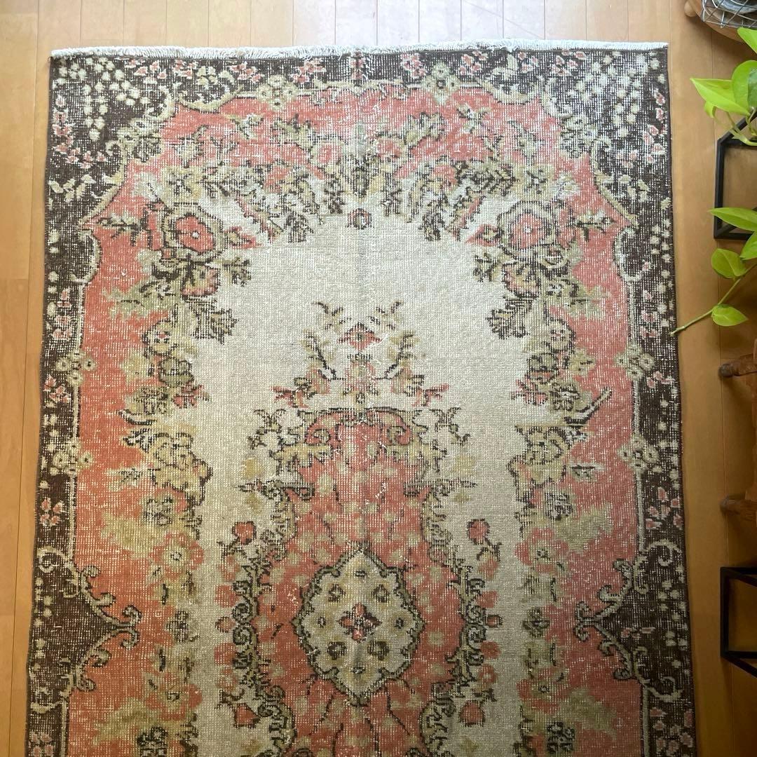 111×203くすみサーモンピンク　フローラルメダリオン　トルコヴィンテージラグ