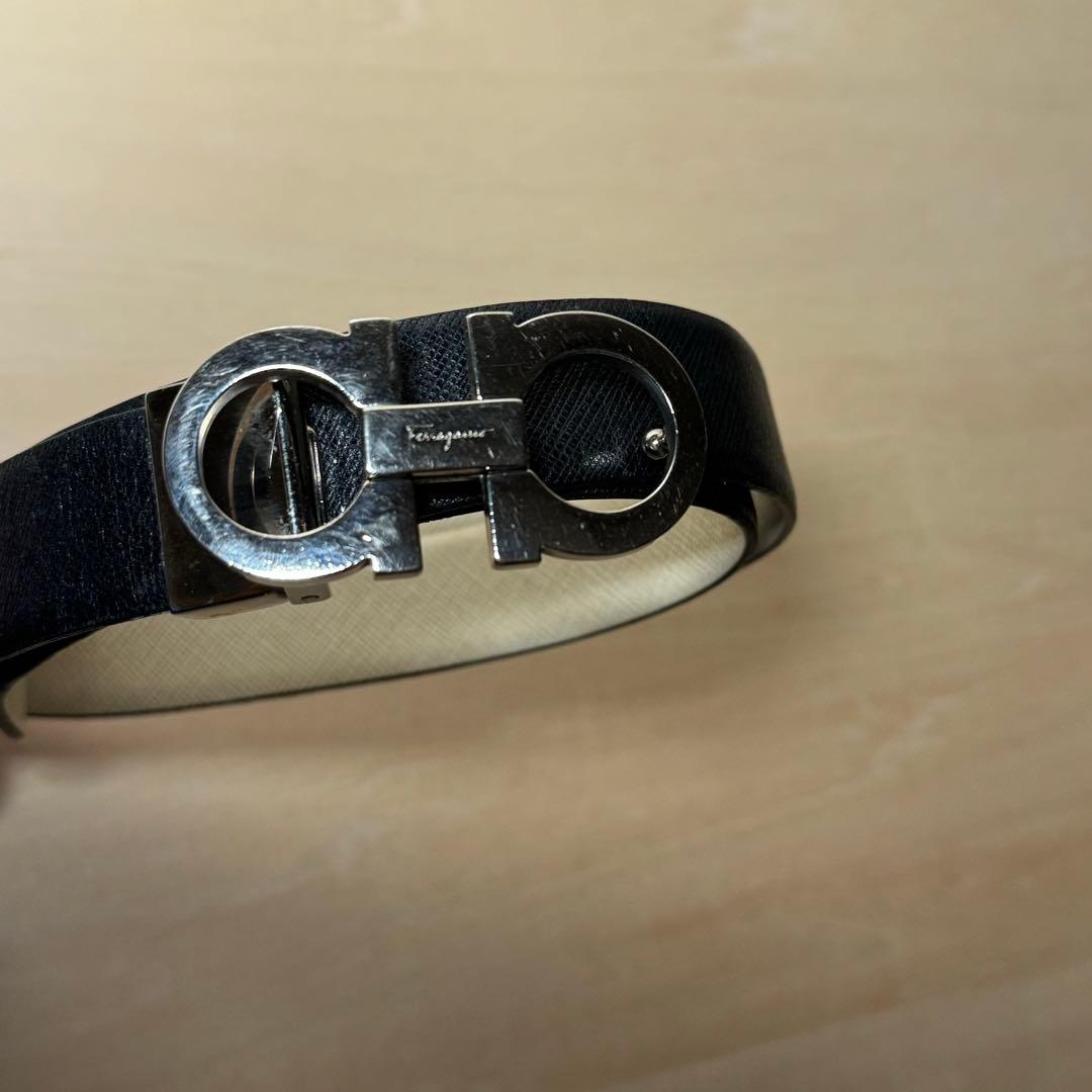 フェラガモ　リバーシブルレザーベルト　ブラック/アイボリー