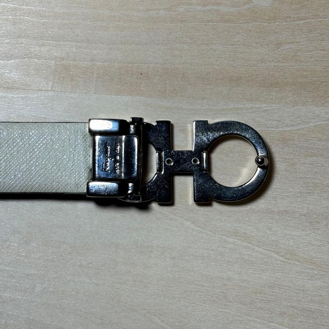 フェラガモ　リバーシブルレザーベルト　ブラック/アイボリー