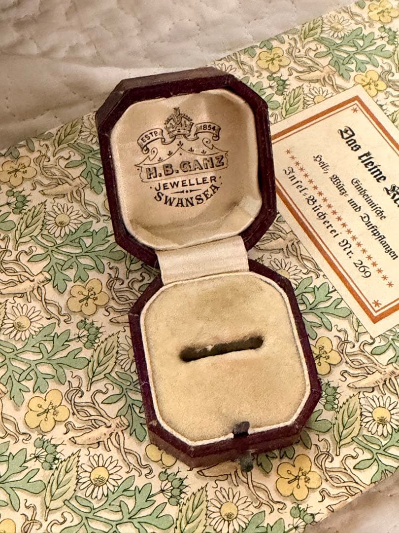 【英国アンティーク】希少 八角形リングケース／H.B. GANZ／1854創業