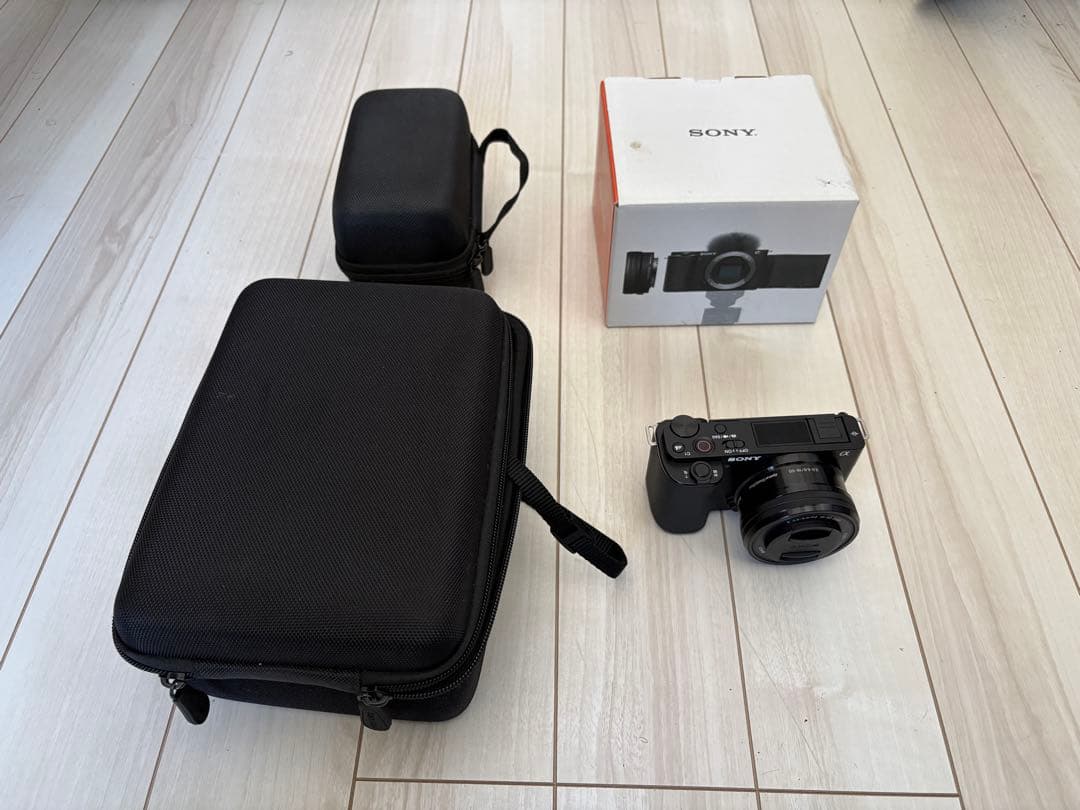 Sony α ZV-E10本体とレンズ付き アクセサリー付き