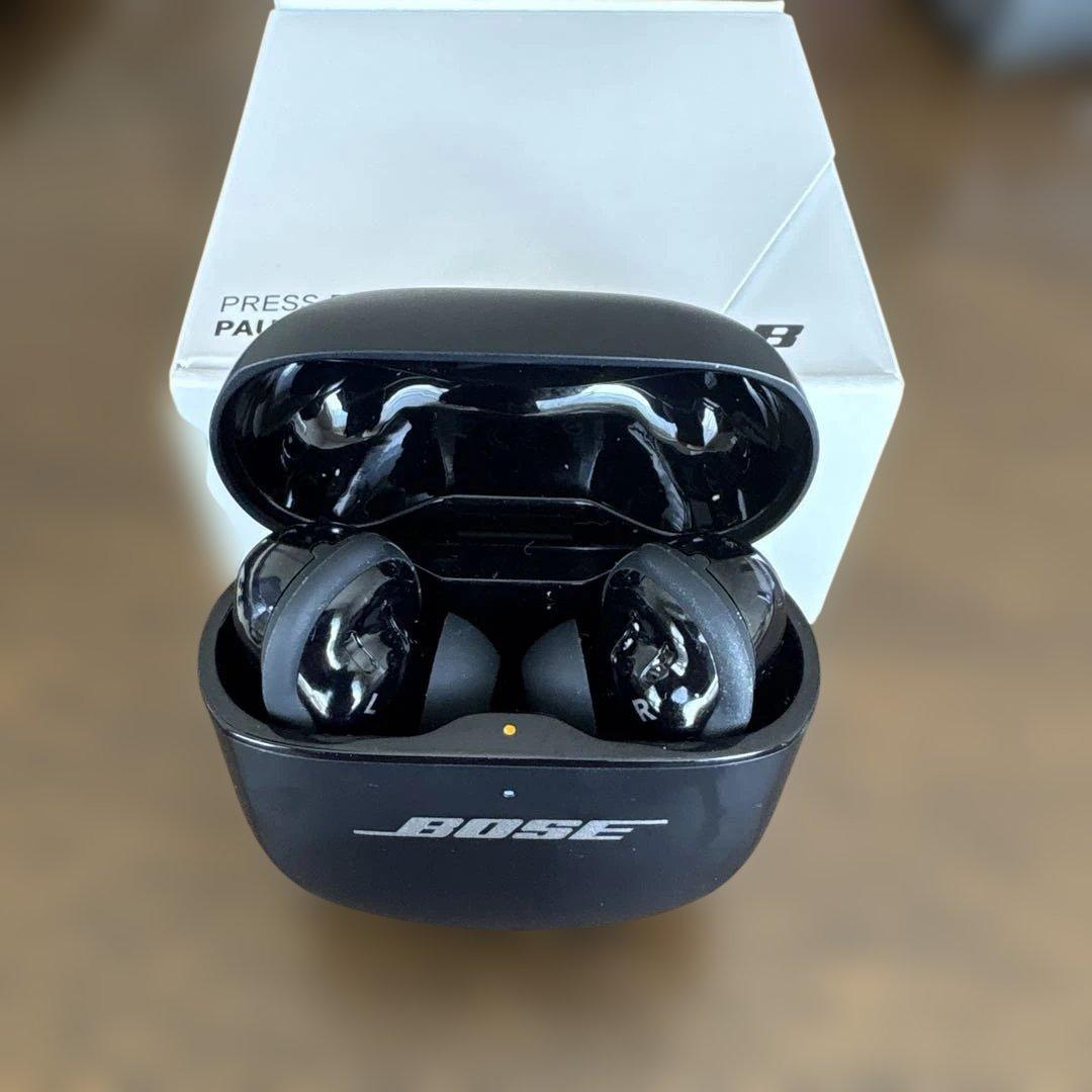 ブラック ワイヤレスイヤホン