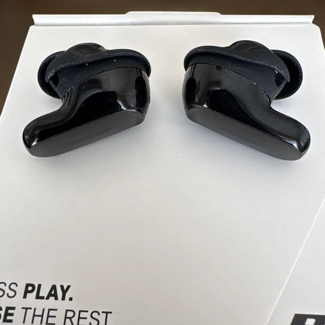 ブラック ワイヤレスイヤホン