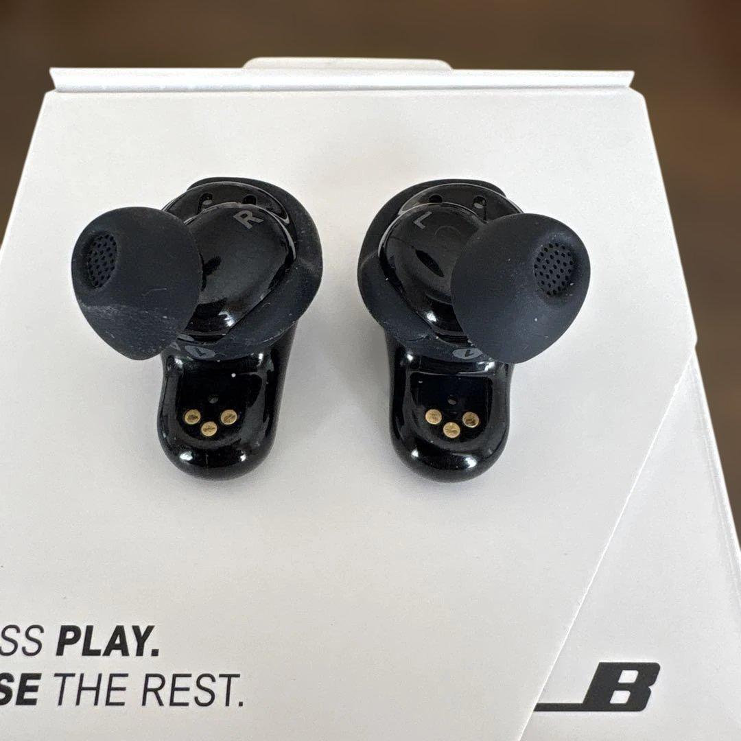 ブラック ワイヤレスイヤホン