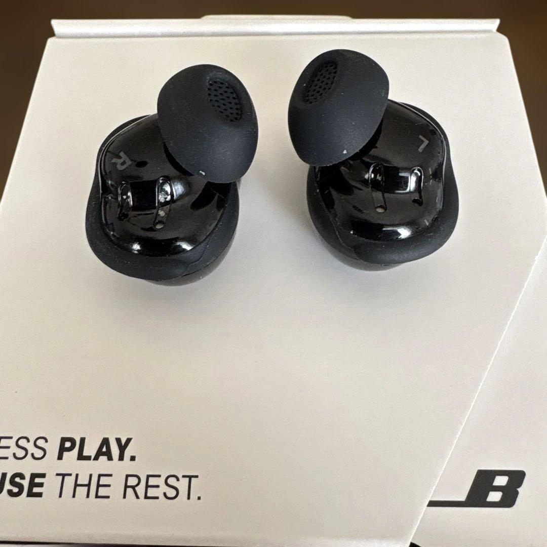 ブラック ワイヤレスイヤホン